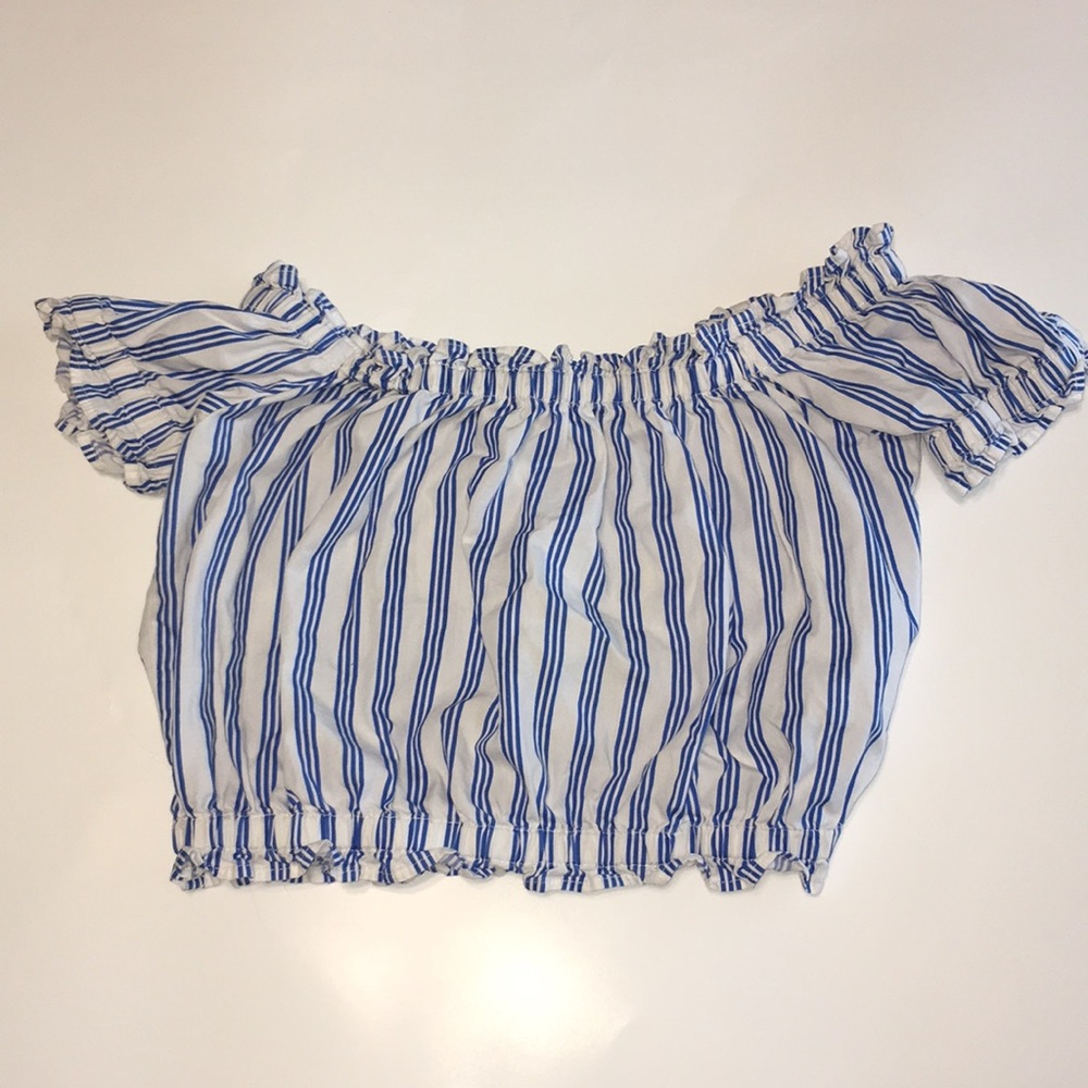 Crop top off the shoulders